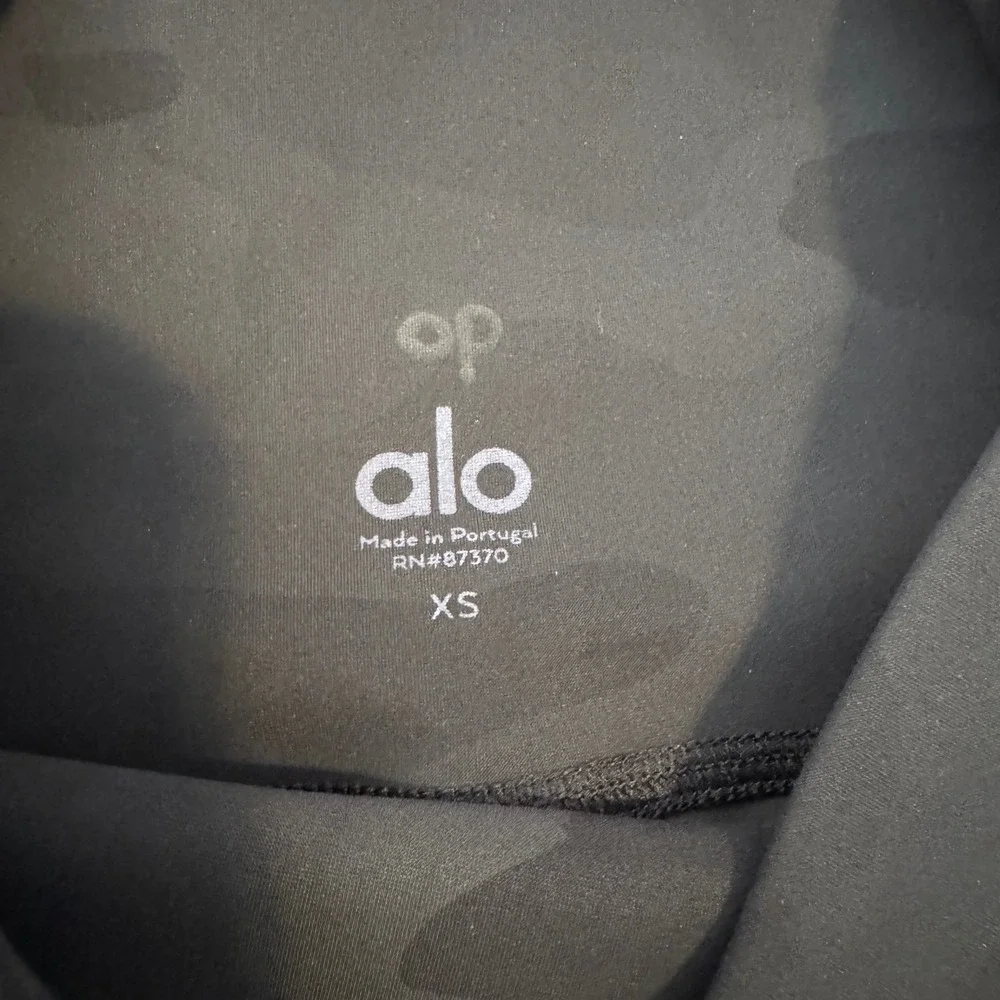 Alo Yoga Black Camo High-Waist Vapor Biker Shorts Womens Size XS RN87370 - Picture 3 of 4